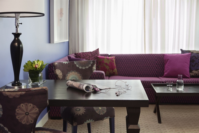 Imagen de la habitación del Hotel Opus Vancouver. Foto 5