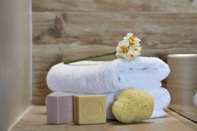 Imagen de la habitación del Hotel Orabel Suites. Foto 9