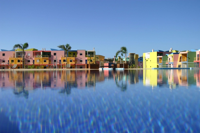 Imagen de los exteriores del Hotel Orada Apartamentos Turísticos Marina De Albufeira. Foto 8