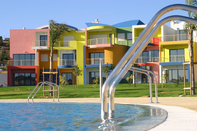 Imagen de la piscina del Hotel Orada Apartamentos Turísticos Marina De Albufeira. Foto 11