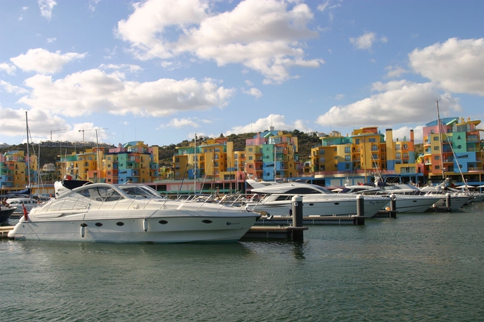Imagen general del Hotel Orada Apartamentos Turísticos Marina De Albufeira. Foto 4
