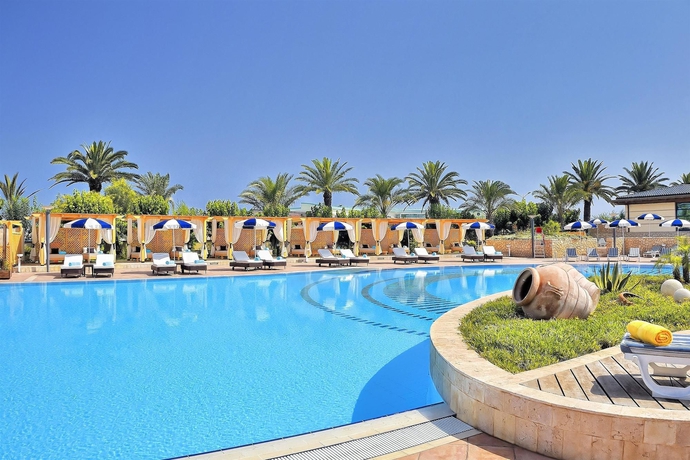 Imagen de la piscina del Hotel Oran Bay Managed By Accor. Foto 15