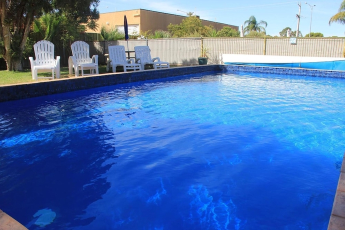 Imagen de la piscina del Hotel Orana Motor Inn. Foto 15