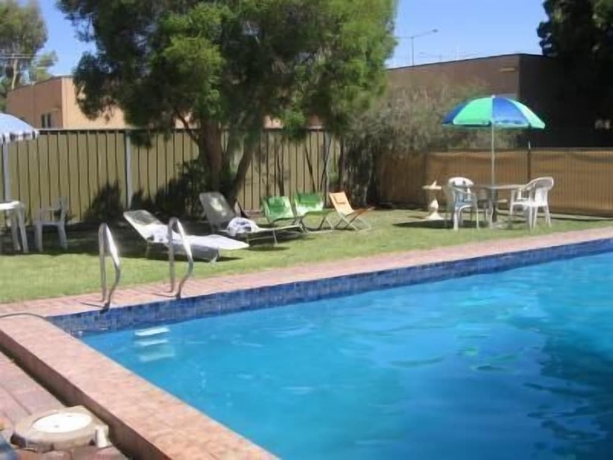 Imagen de la piscina del Hotel Orana Motor Inn. Foto 16