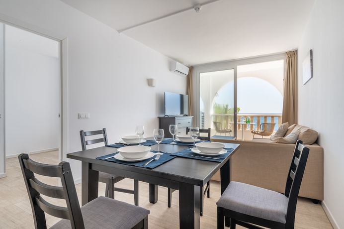 Imagen de la habitación del Hotel Orange Colom Seaside Apartments, Cala Mar&ccedil;al. Foto 3
