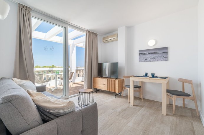 Imagen de la habitación del Hotel Orange Colom Seaside Apartments, Cala Mar&ccedil;al. Foto 10