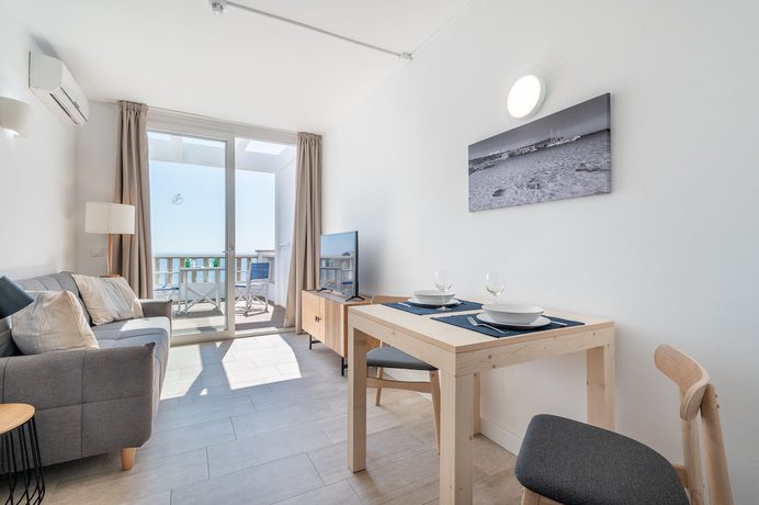 Imagen de la habitación del Hotel Orange Colom Seaside Apartments, Cala Mar&ccedil;al. Foto 14