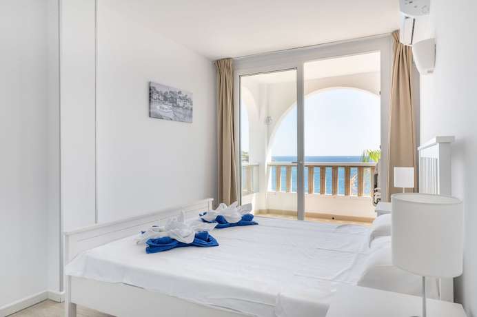 Imagen de la habitación del Hotel Orange Colom Seaside Apartments, Cala Mar&ccedil;al. Foto 19