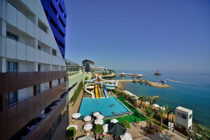 Imagen de la piscina del Hotel Orange County Alanya. Foto 15