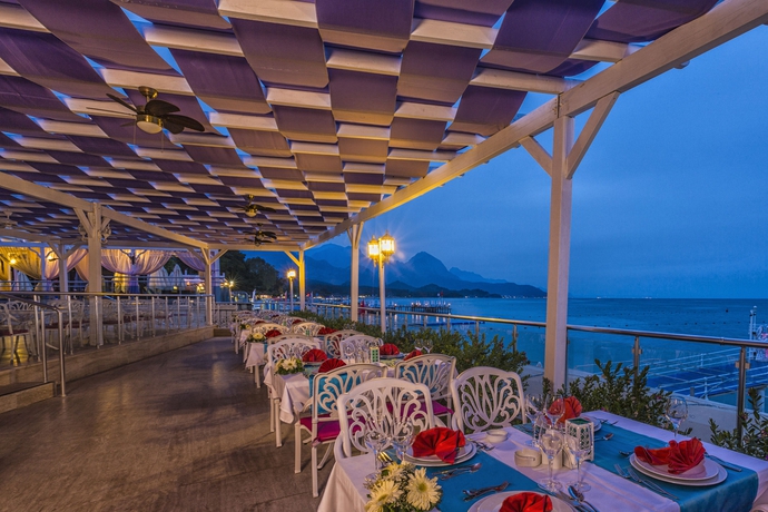 Imagen del bar/restaurante del Hotel Orange County Kemer. Foto 12