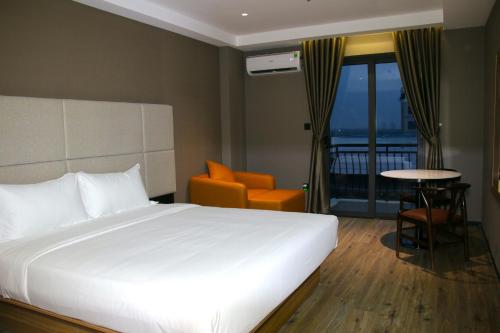 Imagen general del Hotel Orange Crystal Phoenix hotel. Foto 6