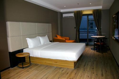 Imagen general del Hotel Orange Crystal Phoenix hotel. Foto 12