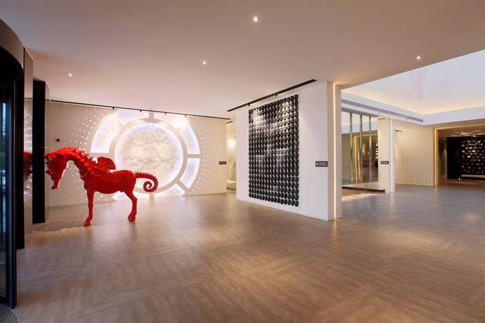 Imagen de los interiores del Hotel Orange Crystal Wusi Square Seaview. Foto 11