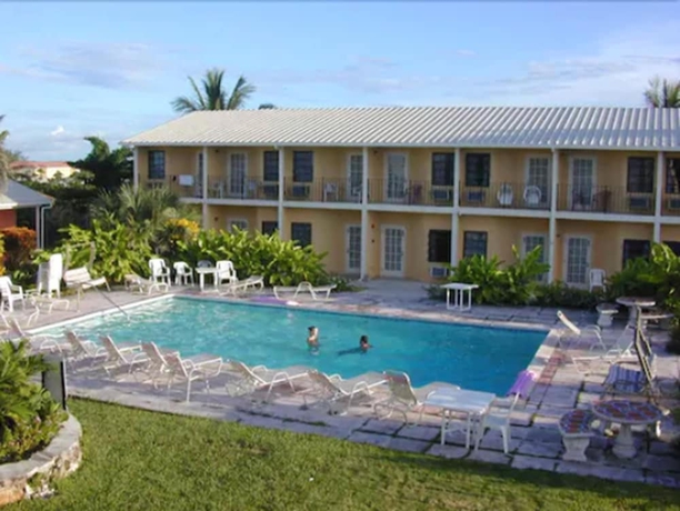 Imagen de la piscina del Hotel Orange Hill Beach Inn. Foto 19