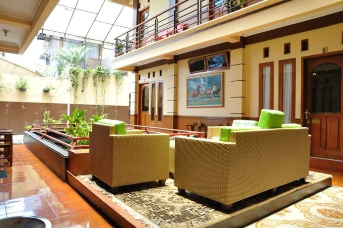 Imagen de los exteriores del Hotel Orange Home Syariah. Foto 12