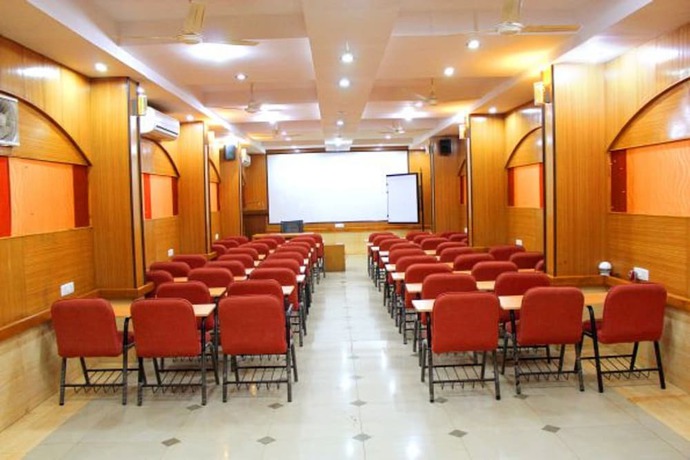 Imagen de los interiores del Hotel Orange Inn, Ahmedabad. Foto 14