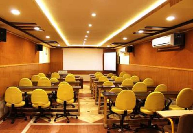Imagen de los interiores del Hotel Orange Inn, Ahmedabad. Foto 15