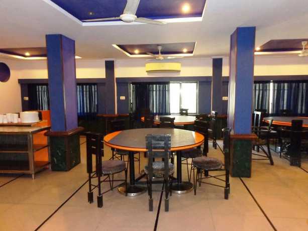 Imagen del bar/restaurante del Hotel Orange Inn, Ahmedabad. Foto 5