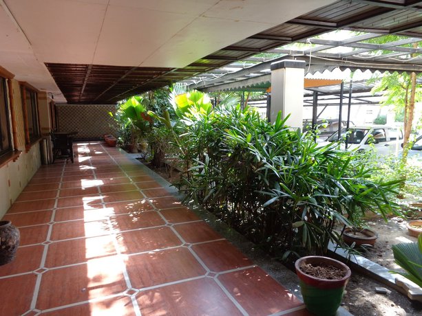 Imagen de los interiores del Hotel Orange Inn, Ahmedabad. Foto 16