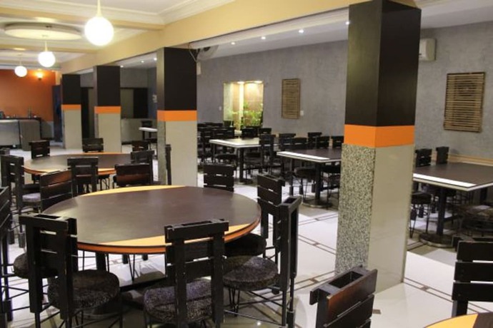 Imagen del bar/restaurante del Hotel Orange Inn, Ahmedabad. Foto 6