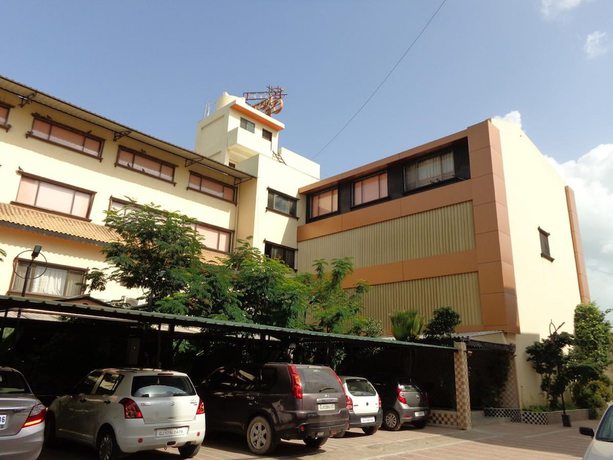 Imagen de los exteriores del Hotel Orange Inn, Ahmedabad. Foto 13