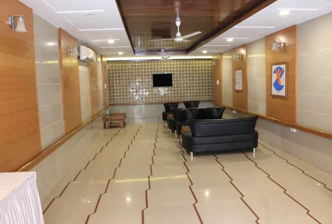 Imagen de los interiores del Hotel Orange Inn, Ahmedabad. Foto 18