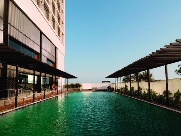 Imagen de la piscina del Hotel Orange Megastructure. Foto 19