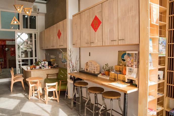 Imagen de los interiores del Hotel Orange Moon Inn. Foto 8