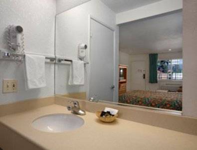 Imagen de la habitación del Hotel Orange Show Inn San Bernardino. Foto 4