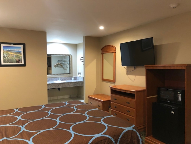 Imagen de la habitación del Hotel Orange Tustin Inn. Foto 4