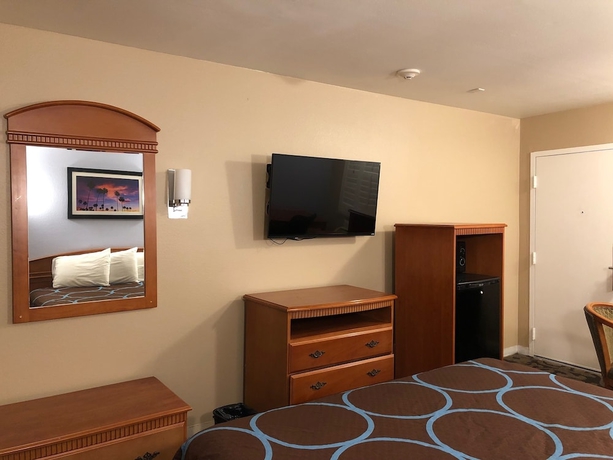 Imagen de la habitación del Hotel Orange Tustin Inn. Foto 5