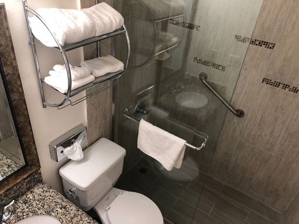 Imagen de la habitación del Hotel Orange Tustin Inn. Foto 11