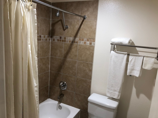 Imagen de la habitación del Hotel Orange Tustin Inn. Foto 17
