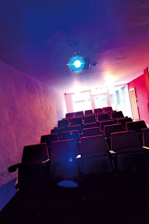 Imagen del bar/restaurante del Hotel Orange Und Apartments. Foto 6