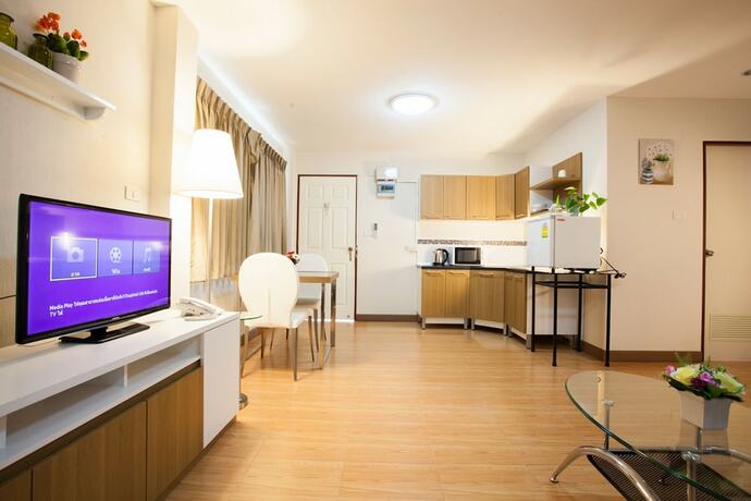 Imagen de la habitación del Hotel Orawan Suites. Foto 16