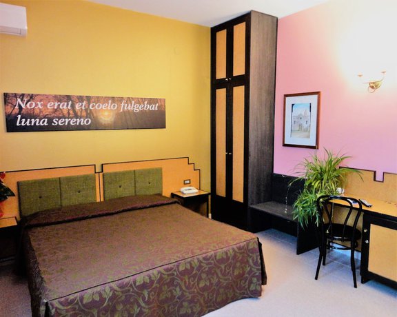 Imagen de la habitación del Hotel Orazio. Foto 14