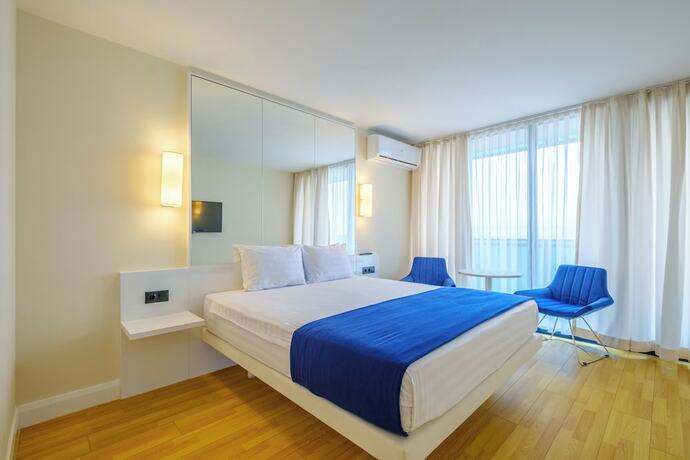 Imagen de la habitación del Hotel Orbi City Official D Block. Foto 16