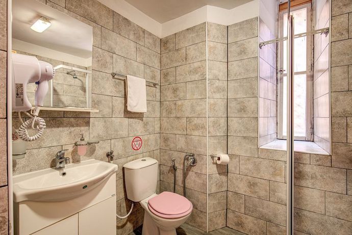 Imagen de la habitación del Hotel Orbis. Foto 9