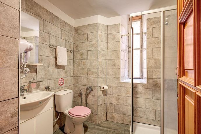 Imagen de la habitación del Hotel Orbis. Foto 14