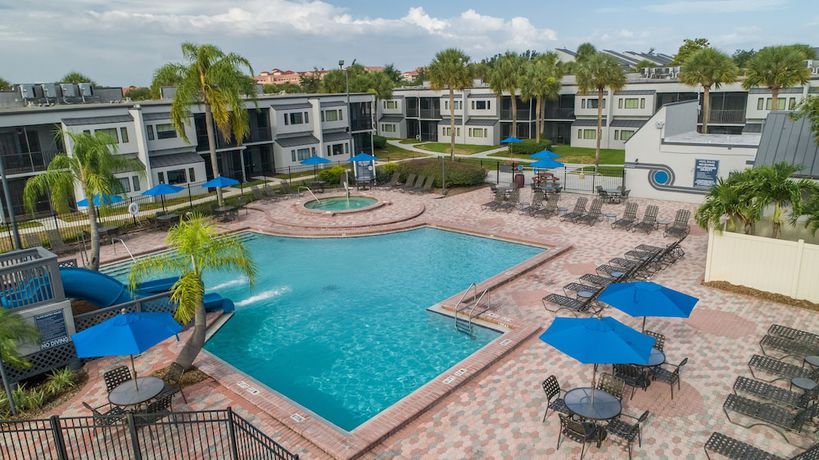 Imagen de la piscina del Hotel Orbit One Vacation Villas. Foto 15