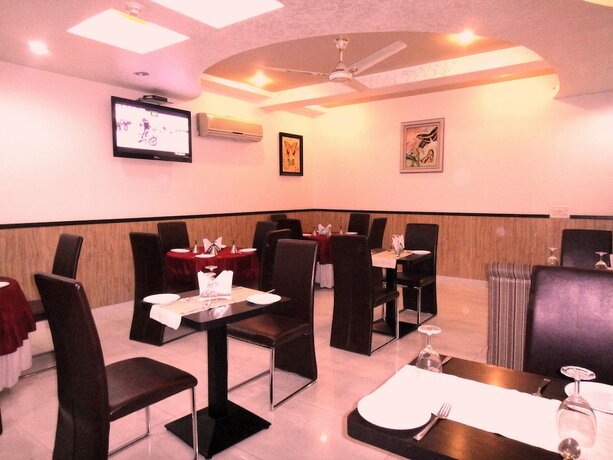 Imagen del bar/restaurante del Hotel Orbit-34. Foto 19