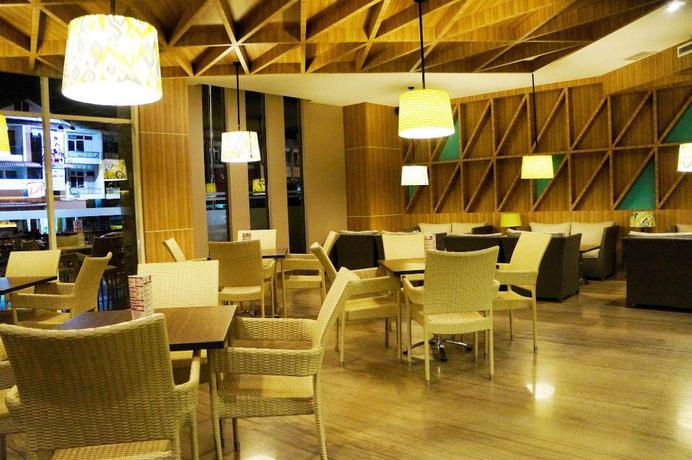 Imagen del bar/restaurante del Hotel Orchardz Gajahmada Pontianak. Foto 11
