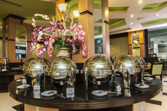 Imagen del bar/restaurante del Hotel Orchardz Jayakarta. Foto 4