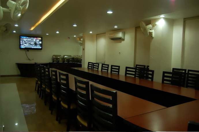 Imagen del bar/restaurante del Hotel Orchid Business Luxury. Foto 2