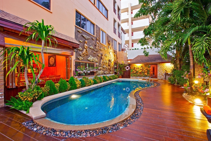 Imagen de la piscina del Hotel Orchid Garden. Foto 12