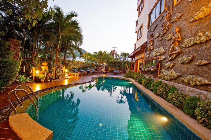Imagen de la piscina del Hotel Orchid Garden. Foto 16
