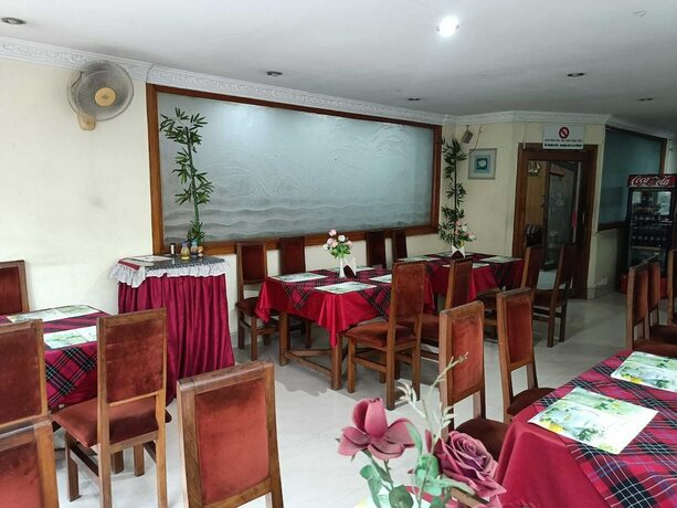 Imagen del bar/restaurante del Hotel Orchid, Guwahati. Foto 11