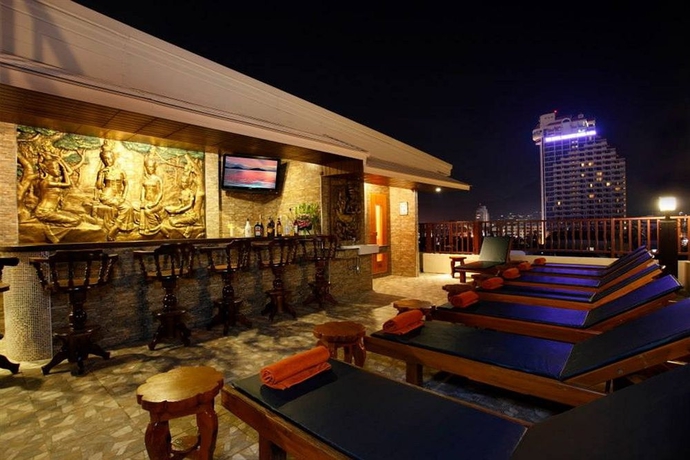 Imagen de la piscina del Hotel Orchid Resortel. Foto 9