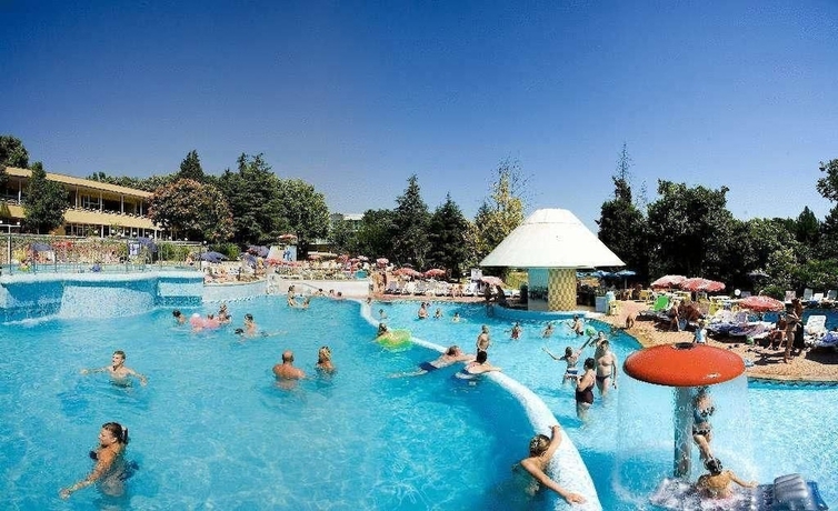 Imagen de la piscina del Hotel Orchidea, Albena. Foto 15