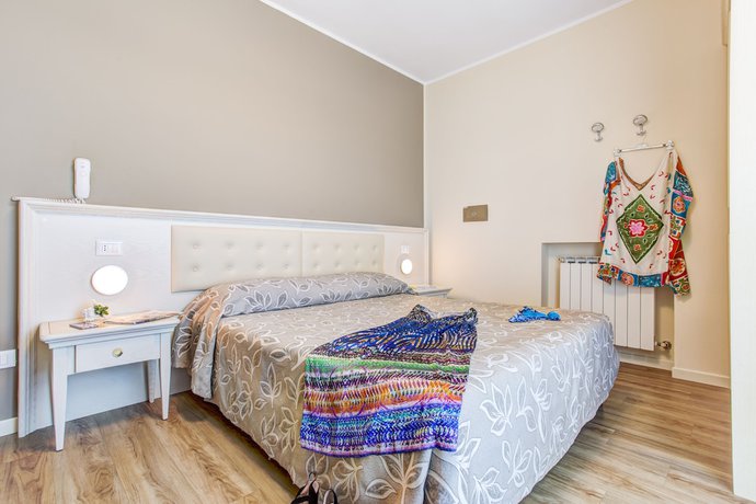 Imagen de la habitación del Hotel Orchidea, Pinarella di Cervia. Foto 2